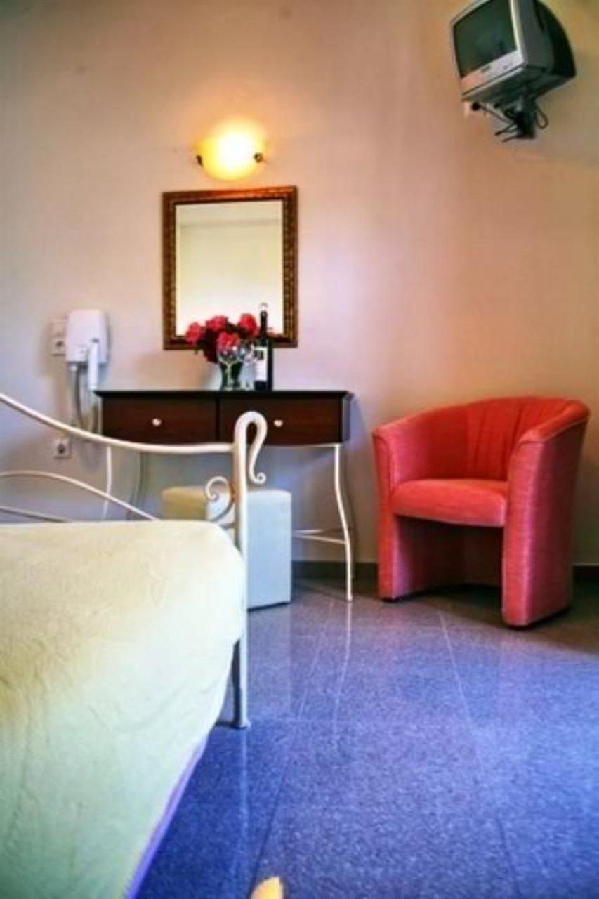 סקאלה קאלוניס Hotel Pela מראה חיצוני תמונה