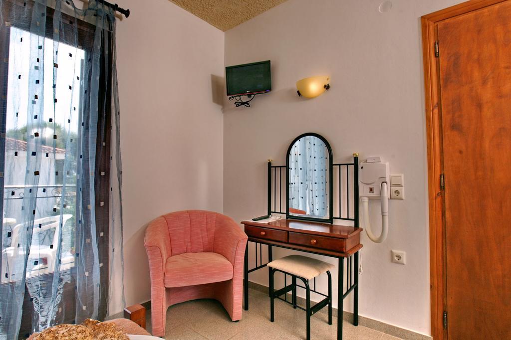 סקאלה קאלוניס Hotel Pela מראה חיצוני תמונה
